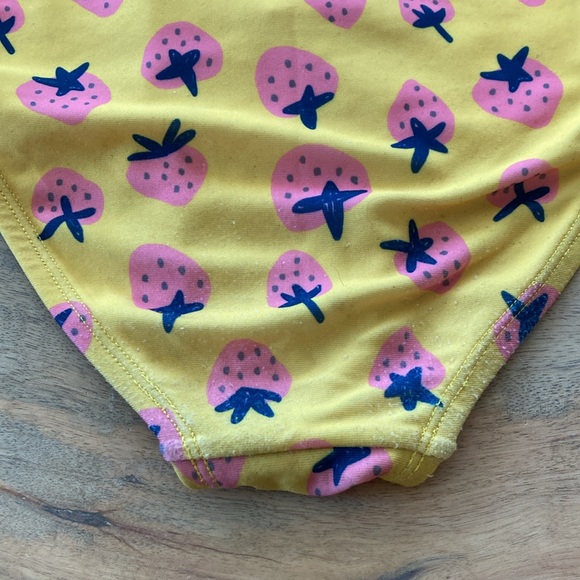 Tea collection swimsuit yellow strawberries size 4 - Picture 2 of 4